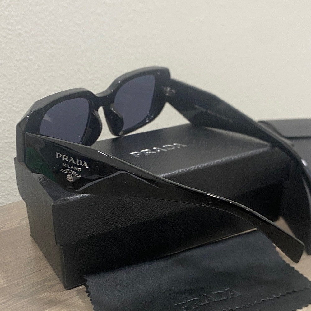 Fashion Sleek Black Sunglasses - Picture 4 of 6